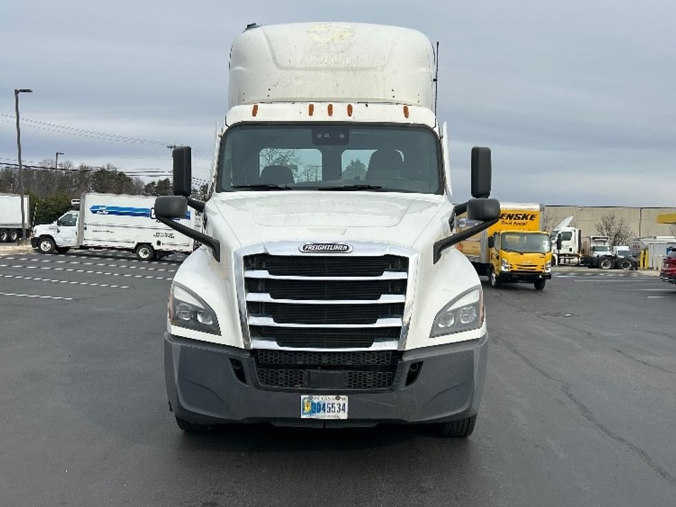 Day Cab Tractor-Heavy Duty Tractors-Freightliner-2021-T12664ST-Jessup-MD-267,124\n\t\tmiles-$ 60,500 - Image 2
