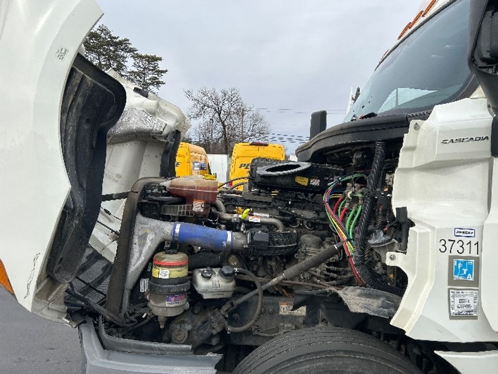 Day Cab Tractor-Heavy Duty Tractors-Freightliner-2021-T12664ST-Jessup-MD-277,466\n\t\tmiles-$ 55,250 - Image 16