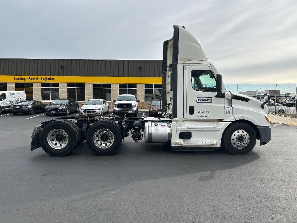 Day Cab Tractor-Heavy Duty Tractors-Freightliner-2021-T12664ST-Jessup-MD-277,466\n\t\tmiles-$ 55,250 - Image 8