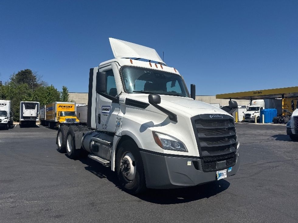 Day Cab Tractor-Heavy Duty Tractors-Freightliner-2021-T12664ST-Jessup-MD-308,349\n\t\tmiles-$ 62,500 - Image 1