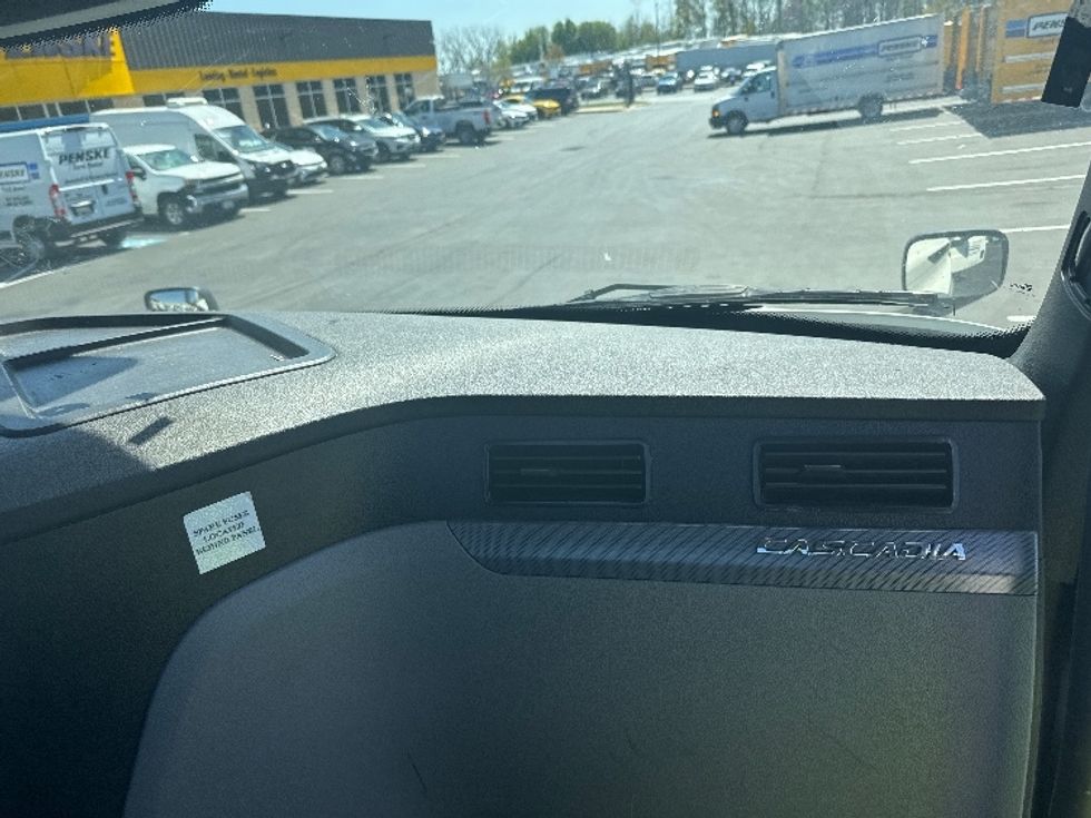 Day Cab Tractor-Heavy Duty Tractors-Freightliner-2021-T12664ST-Jessup-MD-308,349\n\t\tmiles-$ 62,500 - Image 13