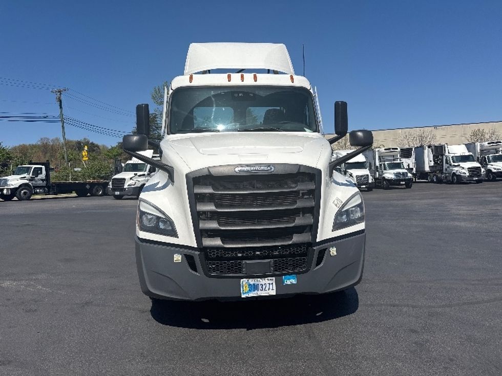 Day Cab Tractor-Heavy Duty Tractors-Freightliner-2021-T12664ST-Jessup-MD-308,349\n\t\tmiles-$ 62,500 - Image 2