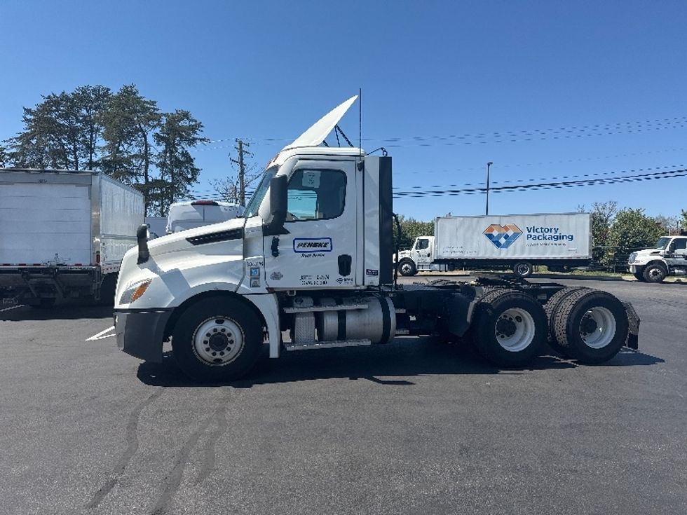 Day Cab Tractor-Heavy Duty Tractors-Freightliner-2021-T12664ST-Jessup-MD-308,349\n\t\tmiles-$ 62,500 - Image 4