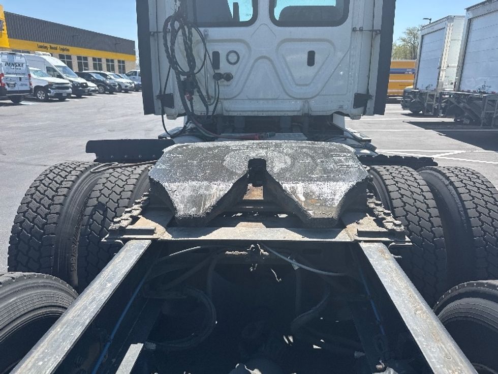 Day Cab Tractor-Heavy Duty Tractors-Freightliner-2021-T12664ST-Jessup-MD-308,349\n\t\tmiles-$ 62,500 - Image 6