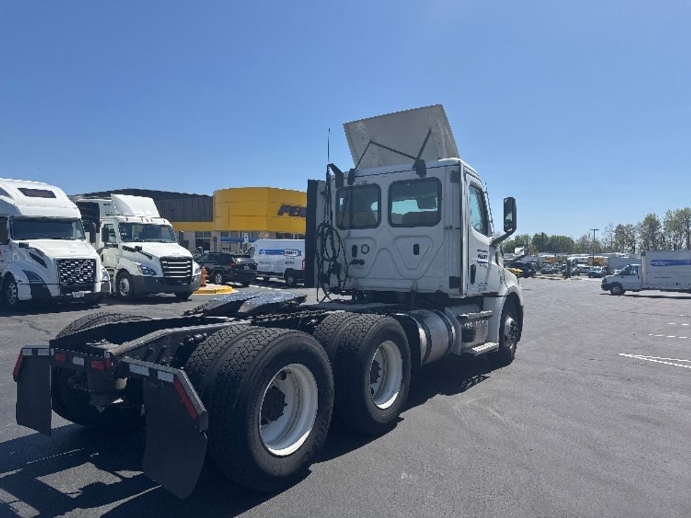 Day Cab Tractor-Heavy Duty Tractors-Freightliner-2021-T12664ST-Jessup-MD-308,349\n\t\tmiles-$ 62,500 - Image 7