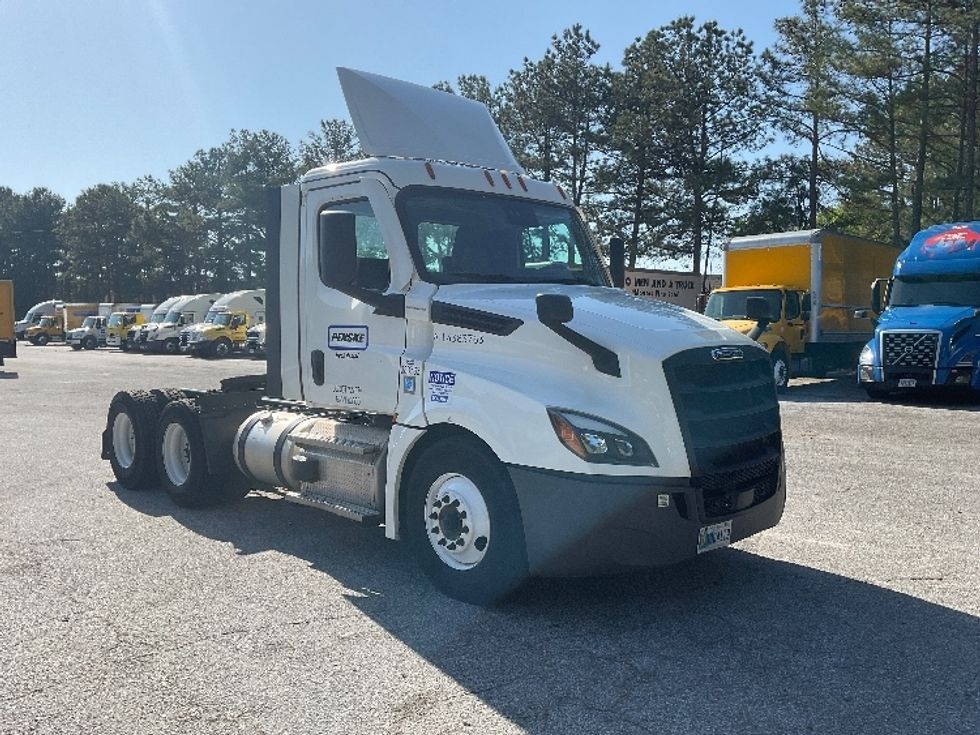 Day Cab Tractor-Heavy Duty Tractors-Freightliner-2021-T12664ST-Jonesboro-GA-527,427\n\t\tmiles-$ 48,500 - Image 1