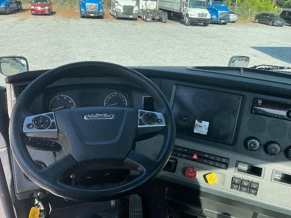Day Cab Tractor-Heavy Duty Tractors-Freightliner-2021-T12664ST-Jonesboro-GA-527,427\n\t\tmiles-$ 48,500 - Image 11