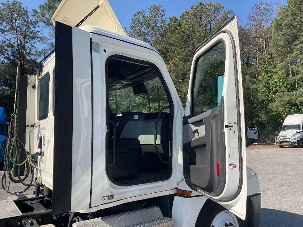 Day Cab Tractor-Heavy Duty Tractors-Freightliner-2021-T12664ST-Jonesboro-GA-527,427\n\t\tmiles-$ 48,500 - Image 12