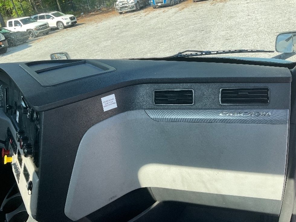 Day Cab Tractor-Heavy Duty Tractors-Freightliner-2021-T12664ST-Jonesboro-GA-527,427\n\t\tmiles-$ 48,500 - Image 13