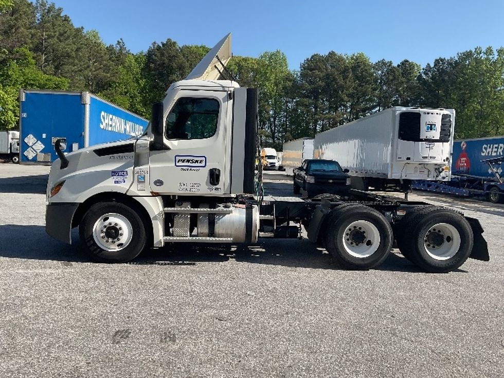 Day Cab Tractor-Heavy Duty Tractors-Freightliner-2021-T12664ST-Jonesboro-GA-527,427\n\t\tmiles-$ 48,500 - Image 4