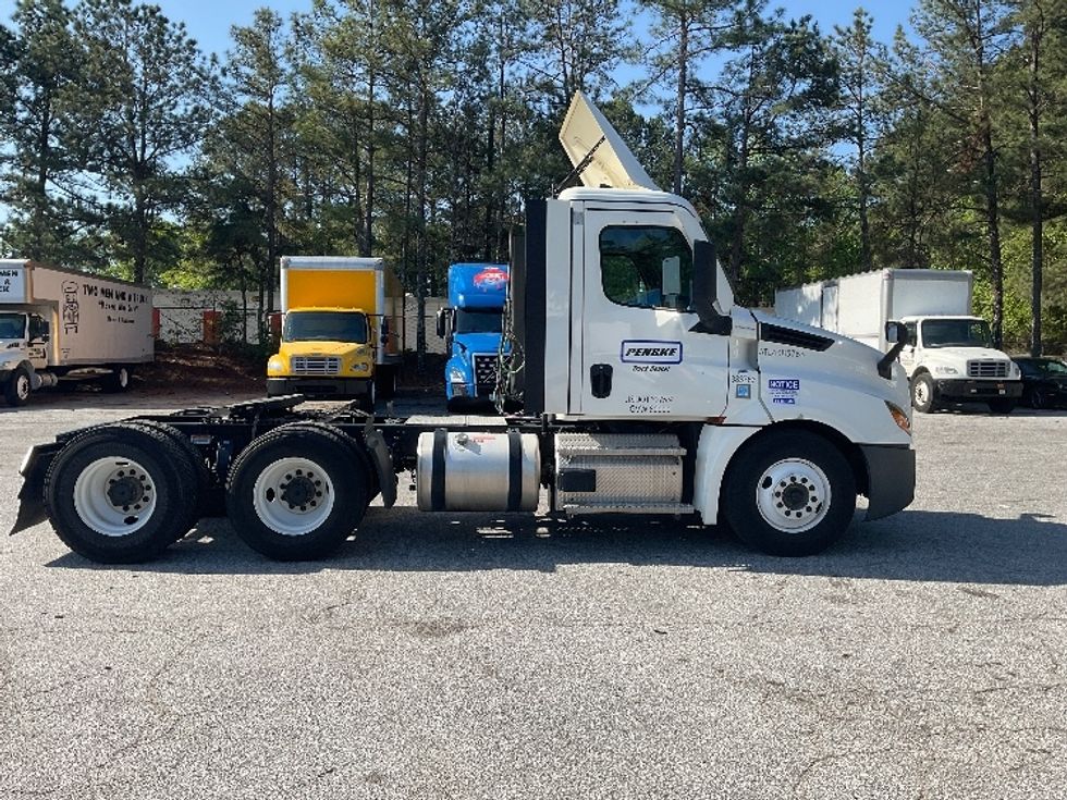 Day Cab Tractor-Heavy Duty Tractors-Freightliner-2021-T12664ST-Jonesboro-GA-527,427\n\t\tmiles-$ 48,500 - Image 8