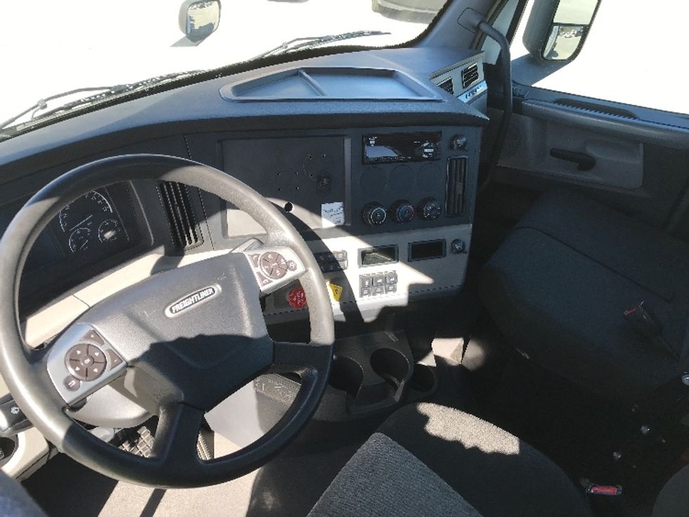 Day Cab Tractor-Heavy Duty Tractors-Freightliner-2021-T12664ST-Jurupa Valley-CA-232,057\n\t\tmiles-$ 82,250 - Image 10