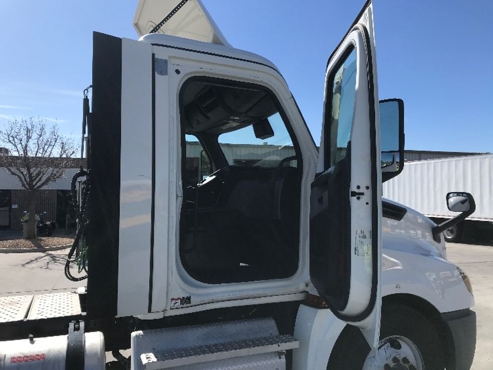 Day Cab Tractor-Heavy Duty Tractors-Freightliner-2021-T12664ST-Jurupa Valley-CA-232,057\n\t\tmiles-$ 82,250 - Image 12
