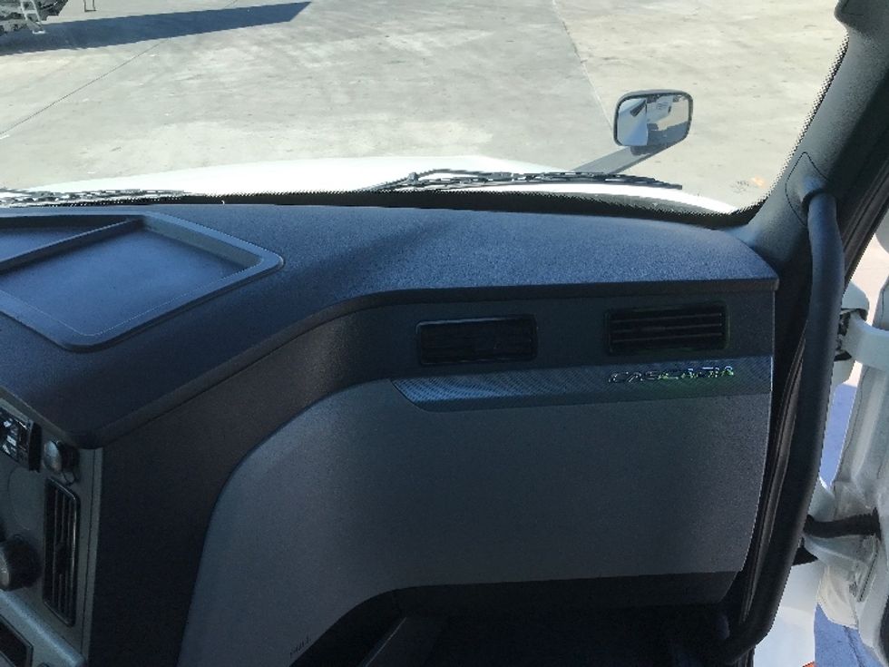 Day Cab Tractor-Heavy Duty Tractors-Freightliner-2021-T12664ST-Jurupa Valley-CA-232,057\n\t\tmiles-$ 82,250 - Image 13