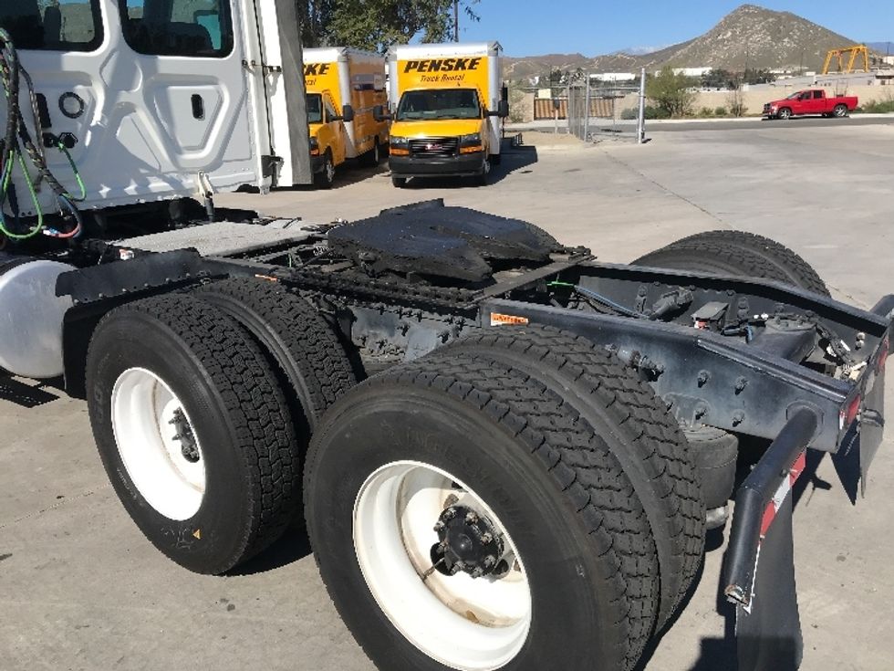 Day Cab Tractor-Heavy Duty Tractors-Freightliner-2021-T12664ST-Jurupa Valley-CA-232,057\n\t\tmiles-$ 82,250 - Image 17
