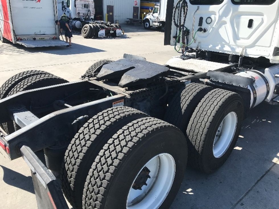 Day Cab Tractor-Heavy Duty Tractors-Freightliner-2021-T12664ST-Jurupa Valley-CA-232,057\n\t\tmiles-$ 82,250 - Image 18