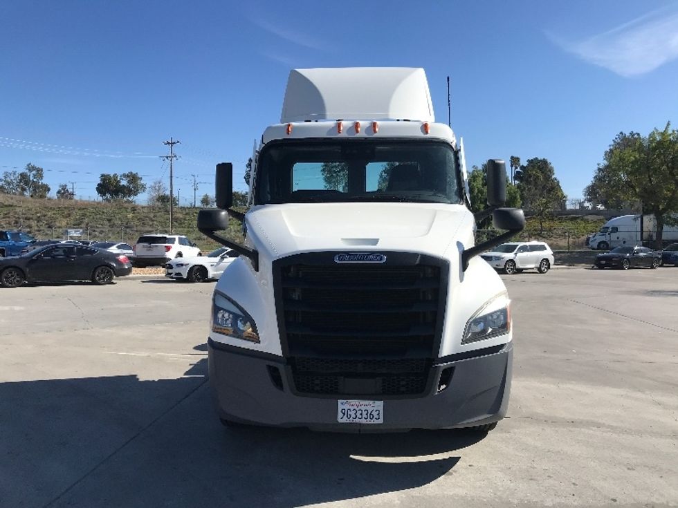 Day Cab Tractor-Heavy Duty Tractors-Freightliner-2021-T12664ST-Jurupa Valley-CA-232,057\n\t\tmiles-$ 82,250 - Image 2
