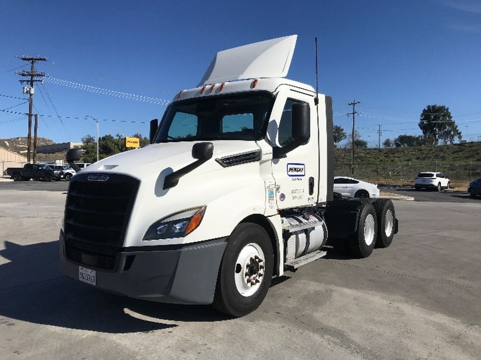 Day Cab Tractor-Heavy Duty Tractors-Freightliner-2021-T12664ST-Jurupa Valley-CA-232,057\n\t\tmiles-$ 82,250 - Image 3