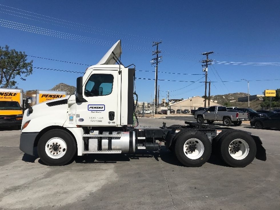 Day Cab Tractor-Heavy Duty Tractors-Freightliner-2021-T12664ST-Jurupa Valley-CA-232,057\n\t\tmiles-$ 82,250 - Image 4