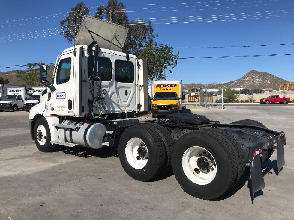 Day Cab Tractor-Heavy Duty Tractors-Freightliner-2021-T12664ST-Jurupa Valley-CA-232,057\n\t\tmiles-$ 82,250 - Image 5