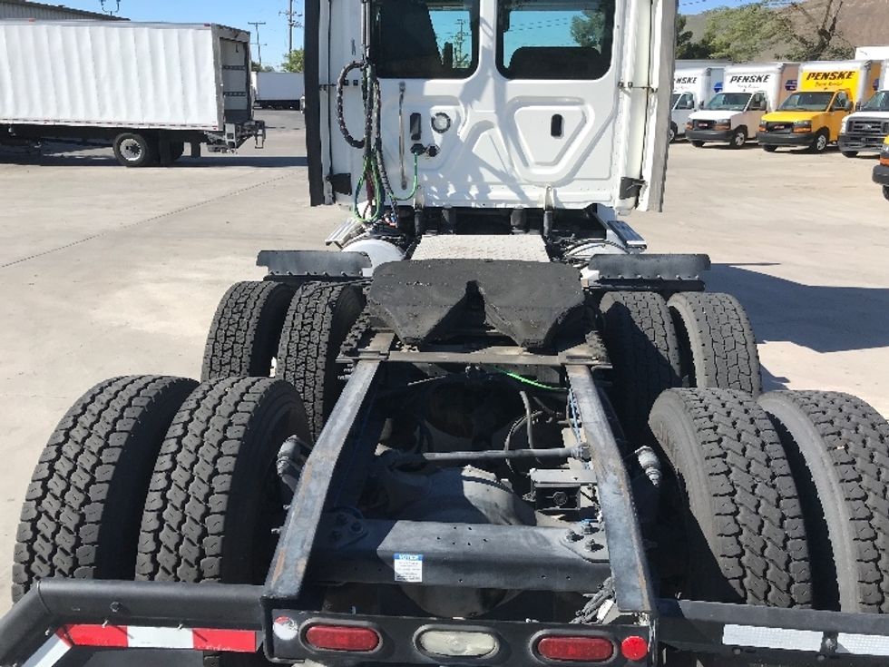 Day Cab Tractor-Heavy Duty Tractors-Freightliner-2021-T12664ST-Jurupa Valley-CA-232,057\n\t\tmiles-$ 82,250 - Image 6