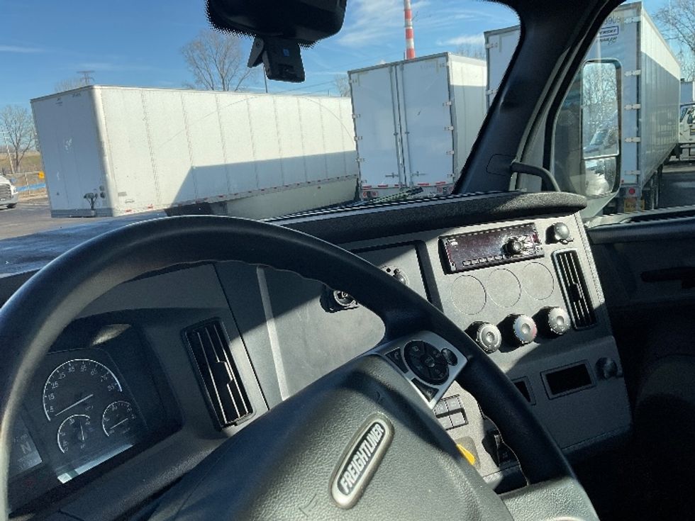 Day Cab Tractor-Heavy Duty Tractors-Freightliner-2021-T12664ST-Kansas City-MO-201,796\n\t\tmiles-$ 71,750 - Image 10