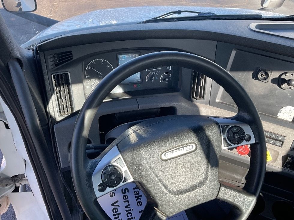 Day Cab Tractor-Heavy Duty Tractors-Freightliner-2021-T12664ST-Kansas City-MO-201,796\n\t\tmiles-$ 71,750 - Image 11
