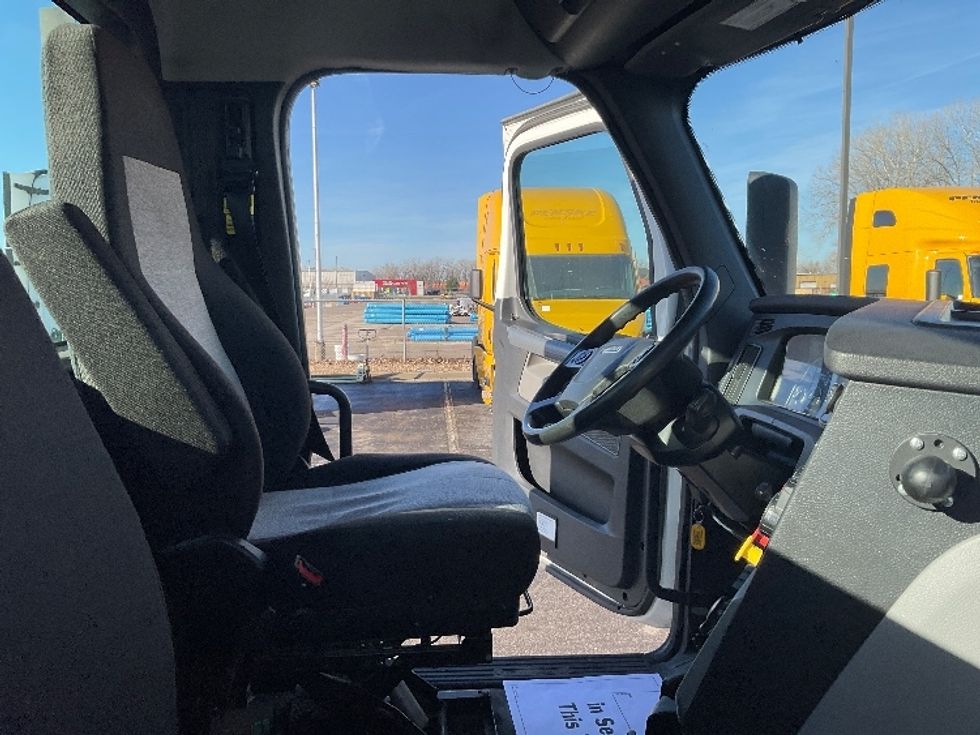 Day Cab Tractor-Heavy Duty Tractors-Freightliner-2021-T12664ST-Kansas City-MO-201,796\n\t\tmiles-$ 71,750 - Image 14