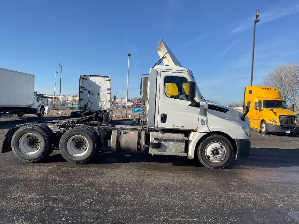 Day Cab Tractor-Heavy Duty Tractors-Freightliner-2021-T12664ST-Kansas City-MO-201,796\n\t\tmiles-$ 71,750 - Image 8