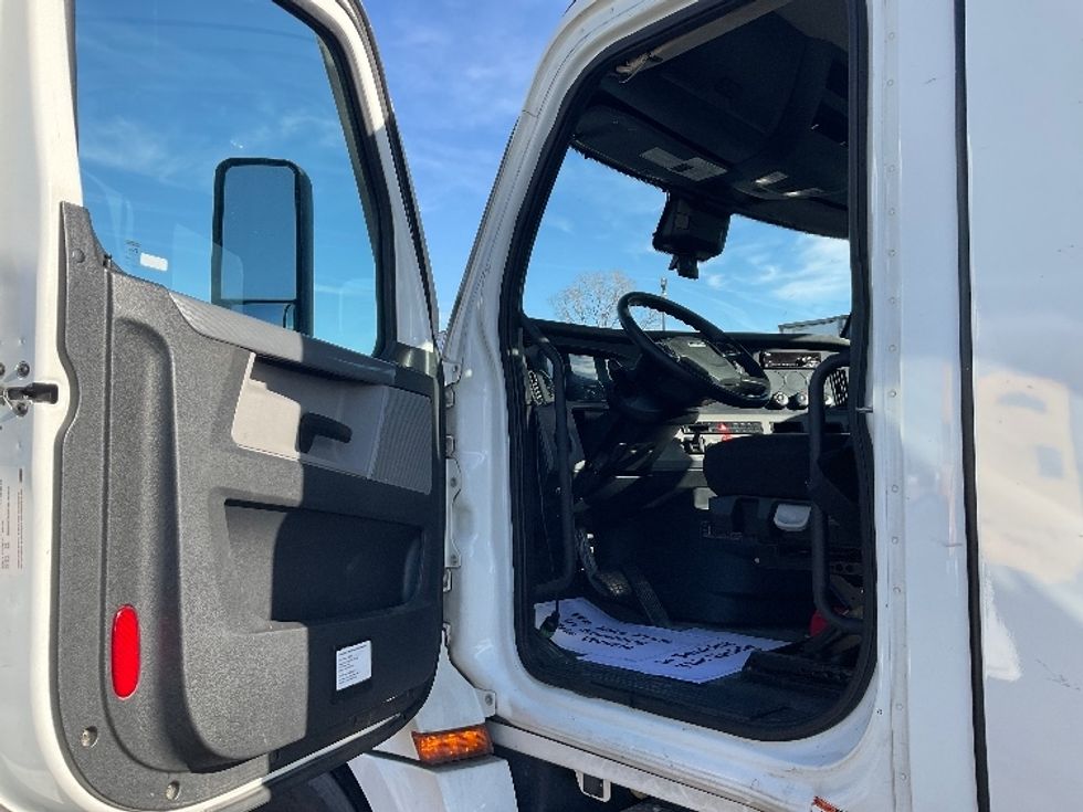 Day Cab Tractor-Heavy Duty Tractors-Freightliner-2021-T12664ST-Kansas City-MO-201,796\n\t\tmiles-$ 71,750 - Image 9