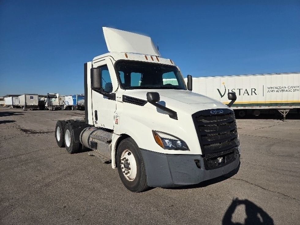 Day Cab Tractor-Heavy Duty Tractors-Freightliner-2021-T12664ST-Kansas City-MO-260,458\n\t\tmiles-$ 66,750 - Image 1