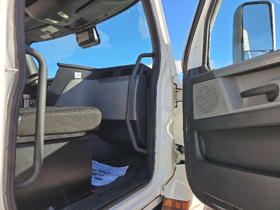 Day Cab Tractor-Heavy Duty Tractors-Freightliner-2021-T12664ST-Kansas City-MO-260,458\n\t\tmiles-$ 66,750 - Image 12