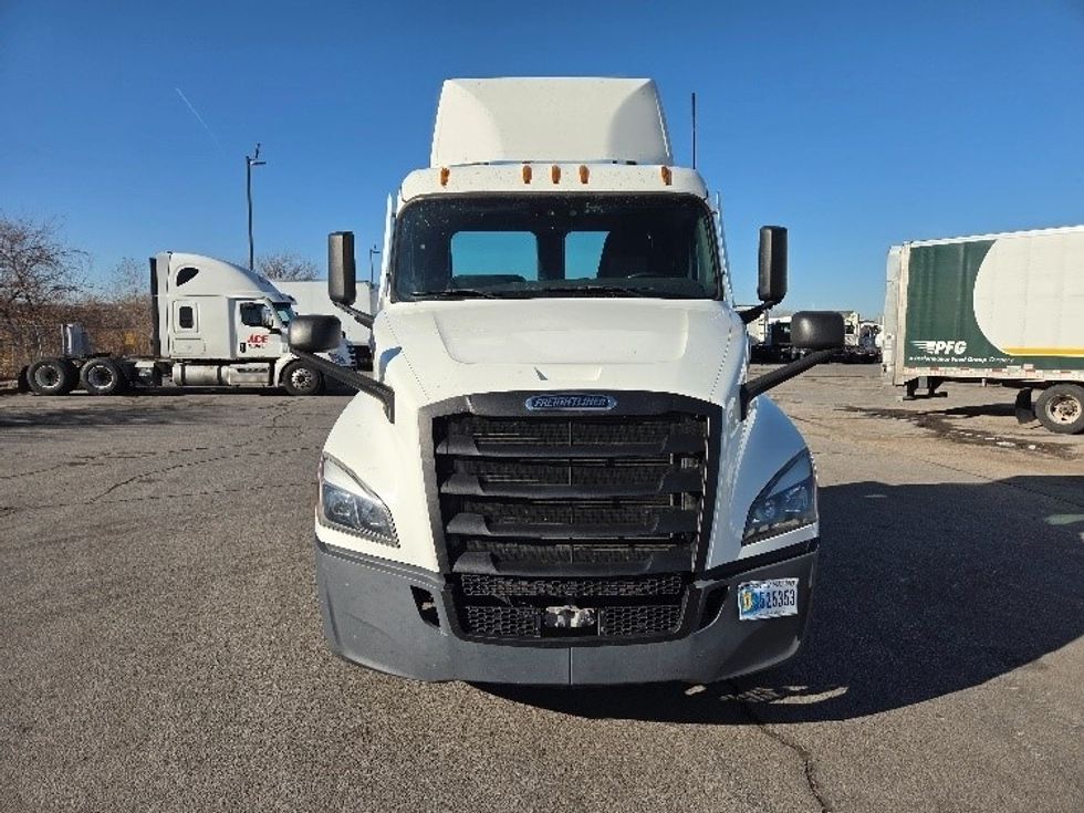 Day Cab Tractor-Heavy Duty Tractors-Freightliner-2021-T12664ST-Kansas City-MO-260,458\n\t\tmiles-$ 66,750 - Image 2