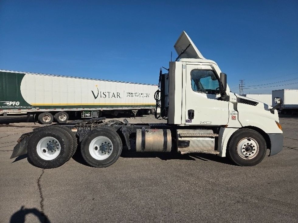 Day Cab Tractor-Heavy Duty Tractors-Freightliner-2021-T12664ST-Kansas City-MO-260,458\n\t\tmiles-$ 66,750 - Image 8