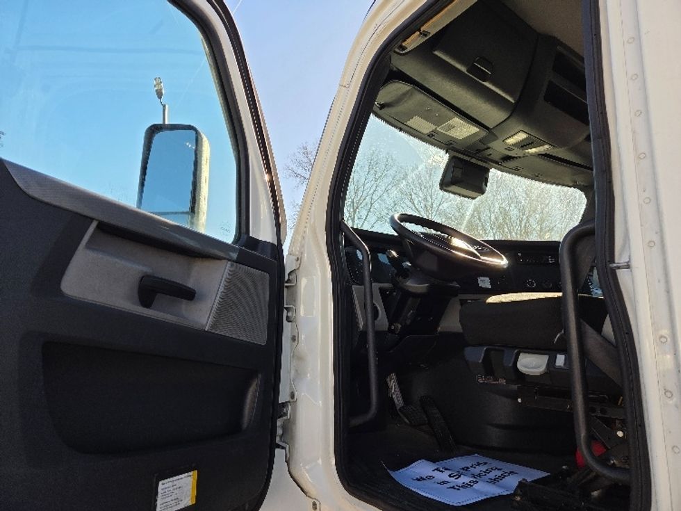 Day Cab Tractor-Heavy Duty Tractors-Freightliner-2021-T12664ST-Kansas City-MO-260,458\n\t\tmiles-$ 66,750 - Image 9