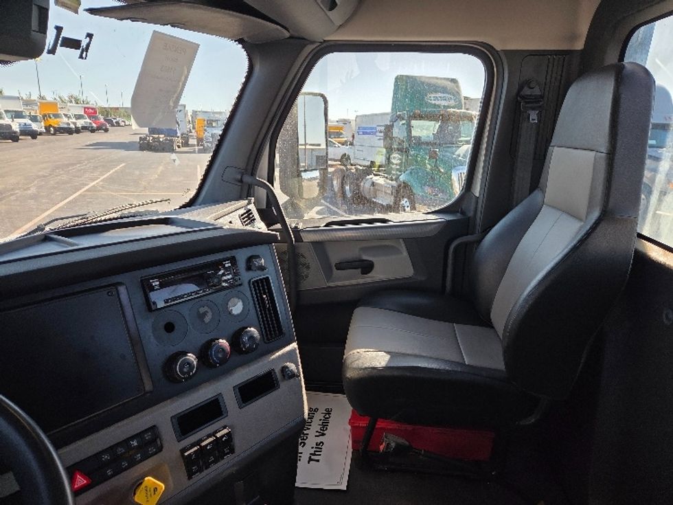 Day Cab Tractor-Heavy Duty Tractors-Freightliner-2021-T12664ST-Kansas City-MO-339,615\n\t\tmiles-$ 64,250 - Image 10