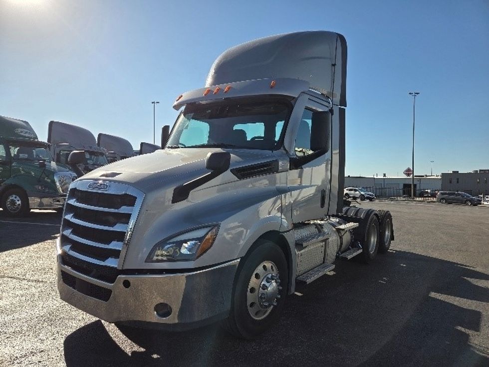 Day Cab Tractor-Heavy Duty Tractors-Freightliner-2021-T12664ST-Kansas City-MO-339,615\n\t\tmiles-$ 64,250 - Image 3
