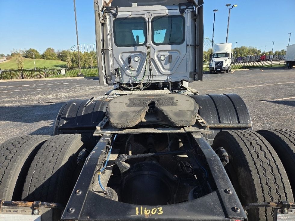 Day Cab Tractor-Heavy Duty Tractors-Freightliner-2021-T12664ST-Kansas City-MO-339,615\n\t\tmiles-$ 64,250 - Image 6