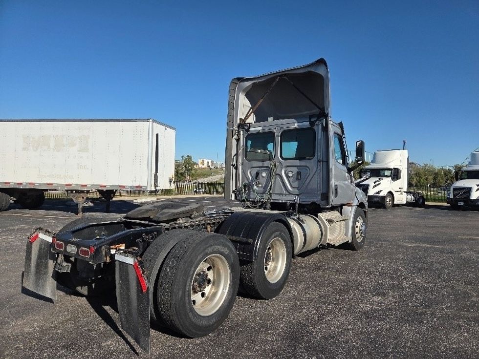 Day Cab Tractor-Heavy Duty Tractors-Freightliner-2021-T12664ST-Kansas City-MO-339,615\n\t\tmiles-$ 64,250 - Image 7