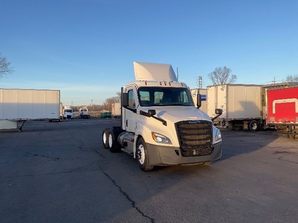 Day Cab Tractor-Heavy Duty Tractors-Freightliner-2021-T12664ST-Kansas City-MO-340,150\n\t\tmiles-$ 60,750 - Image 1