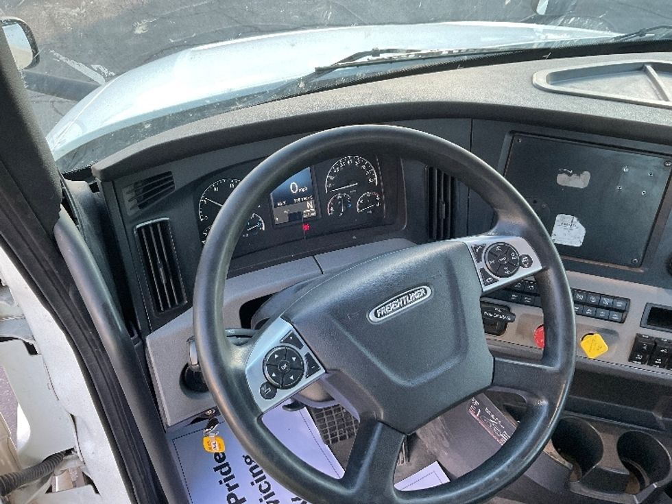 Day Cab Tractor-Heavy Duty Tractors-Freightliner-2021-T12664ST-Kansas City-MO-340,150\n\t\tmiles-$ 60,750 - Image 11