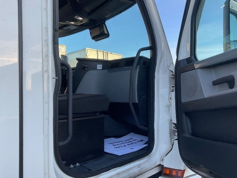 Day Cab Tractor-Heavy Duty Tractors-Freightliner-2021-T12664ST-Kansas City-MO-340,150\n\t\tmiles-$ 60,750 - Image 12