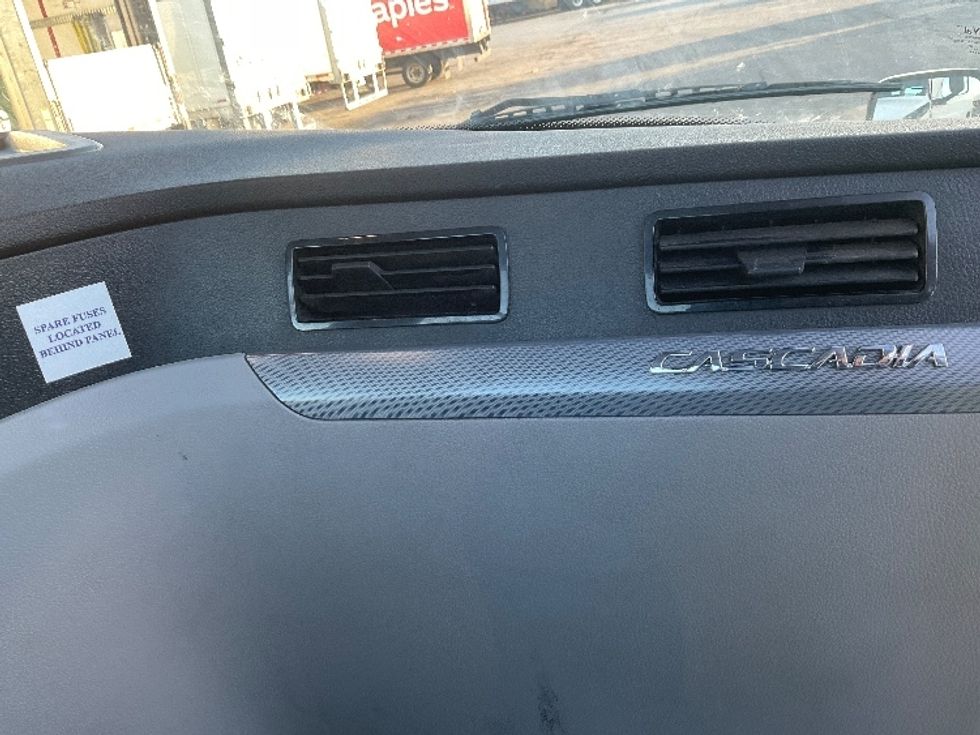 Day Cab Tractor-Heavy Duty Tractors-Freightliner-2021-T12664ST-Kansas City-MO-340,150\n\t\tmiles-$ 60,750 - Image 13