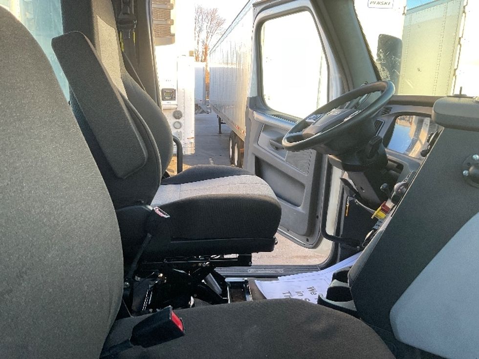 Day Cab Tractor-Heavy Duty Tractors-Freightliner-2021-T12664ST-Kansas City-MO-340,150\n\t\tmiles-$ 60,750 - Image 14