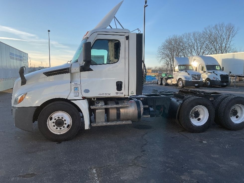 Day Cab Tractor-Heavy Duty Tractors-Freightliner-2021-T12664ST-Kansas City-MO-340,150\n\t\tmiles-$ 60,750 - Image 4
