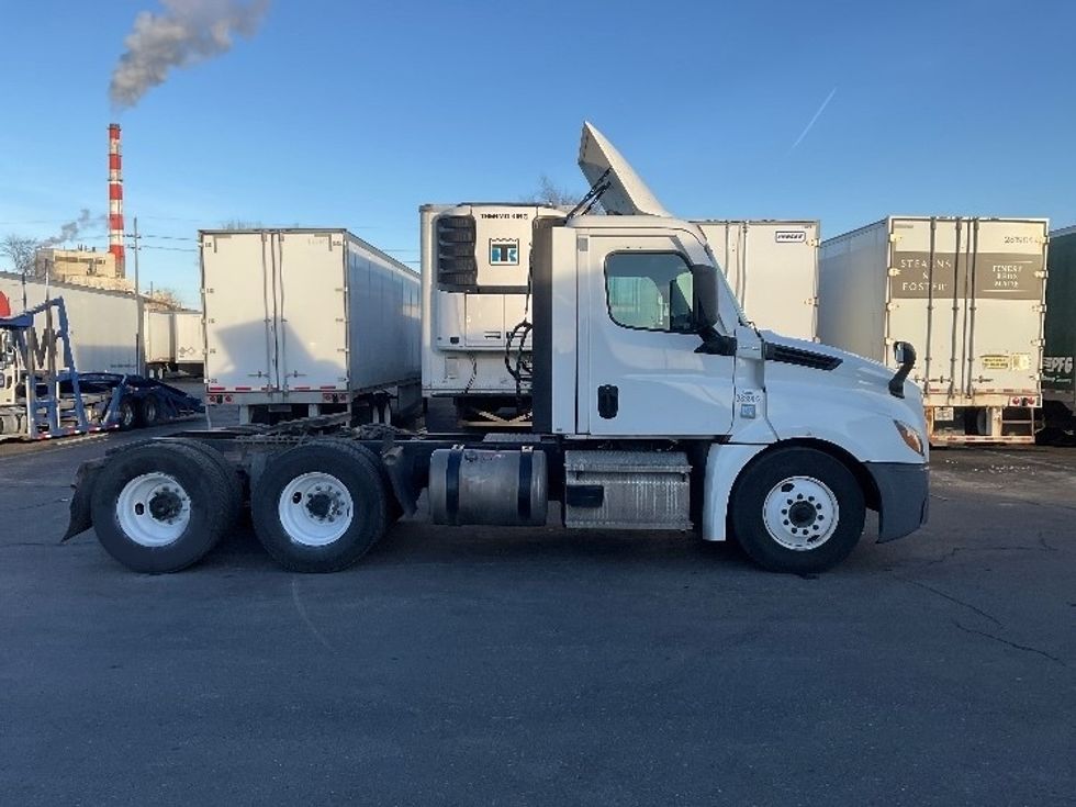 Day Cab Tractor-Heavy Duty Tractors-Freightliner-2021-T12664ST-Kansas City-MO-340,150\n\t\tmiles-$ 60,750 - Image 8