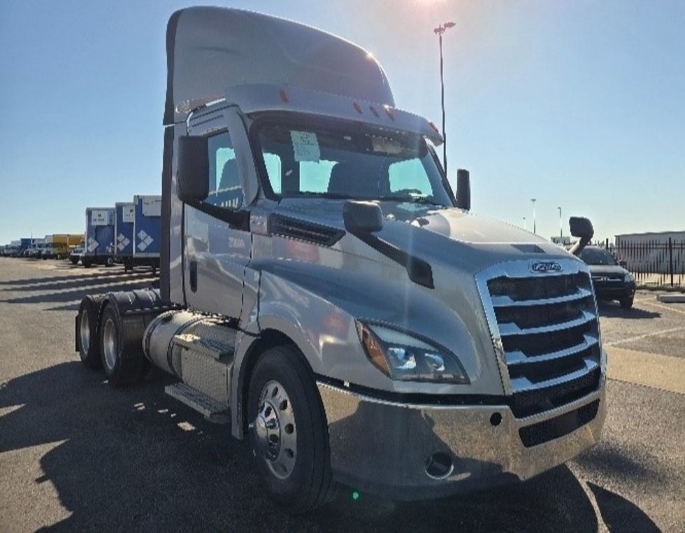 Day Cab Tractor-Heavy Duty Tractors-Freightliner-2021-T12664ST-Kansas City-MO-360,959\n\t\tmiles-$ 62,500 - Image 1