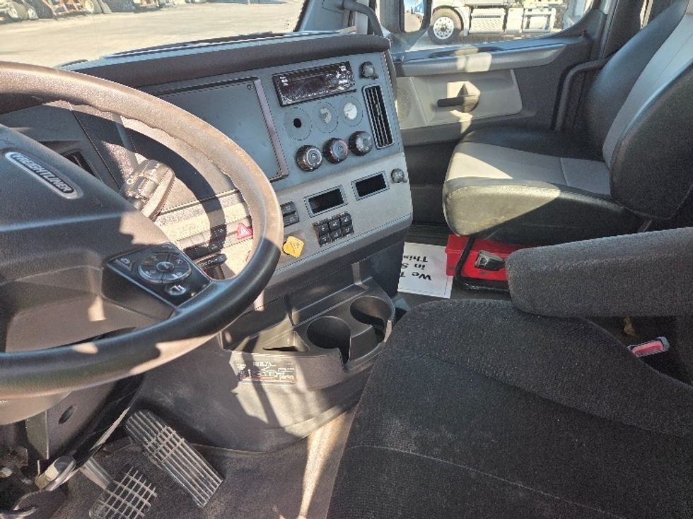 Day Cab Tractor-Heavy Duty Tractors-Freightliner-2021-T12664ST-Kansas City-MO-360,959\n\t\tmiles-$ 62,500 - Image 10