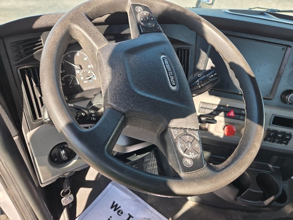 Day Cab Tractor-Heavy Duty Tractors-Freightliner-2021-T12664ST-Kansas City-MO-360,959\n\t\tmiles-$ 62,500 - Image 11