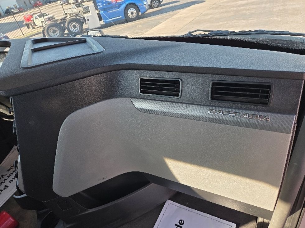 Day Cab Tractor-Heavy Duty Tractors-Freightliner-2021-T12664ST-Kansas City-MO-360,959\n\t\tmiles-$ 62,500 - Image 13